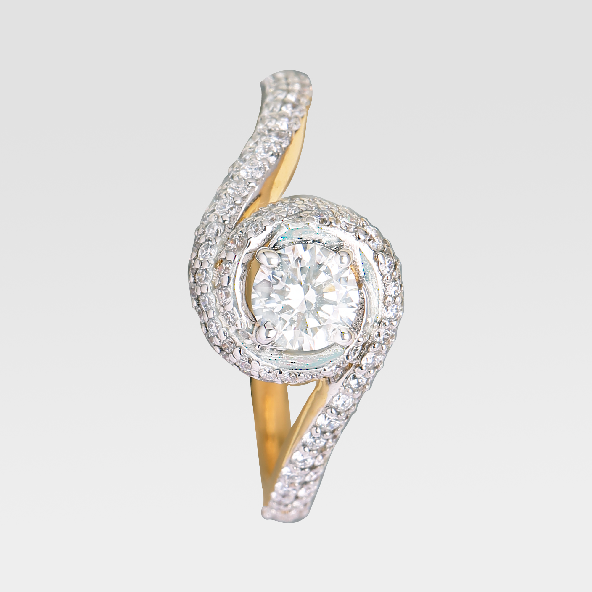 Exquisite diamond ring