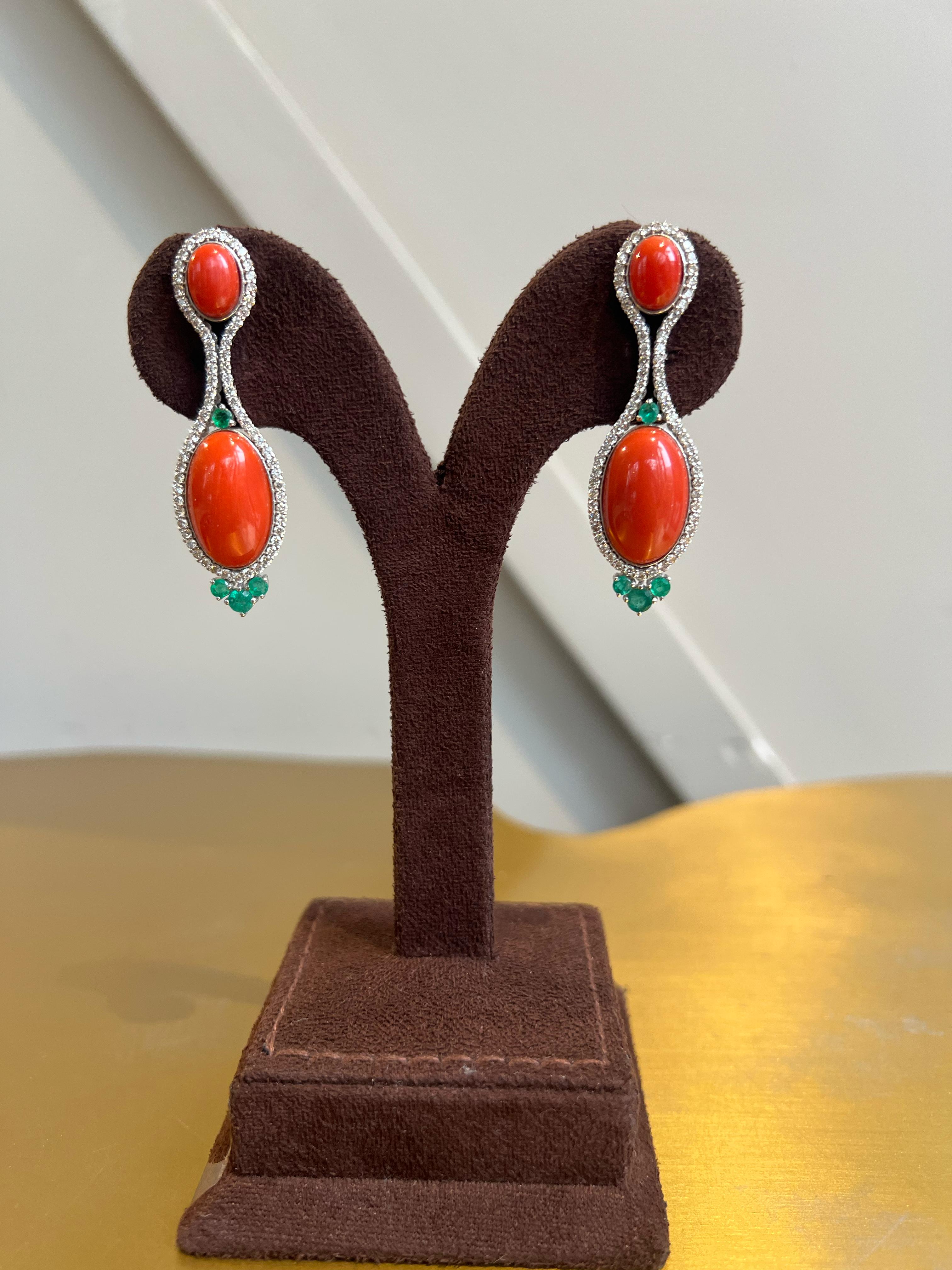 Classic coral hangings with Diamonds Classic coral hangings with Diamonds