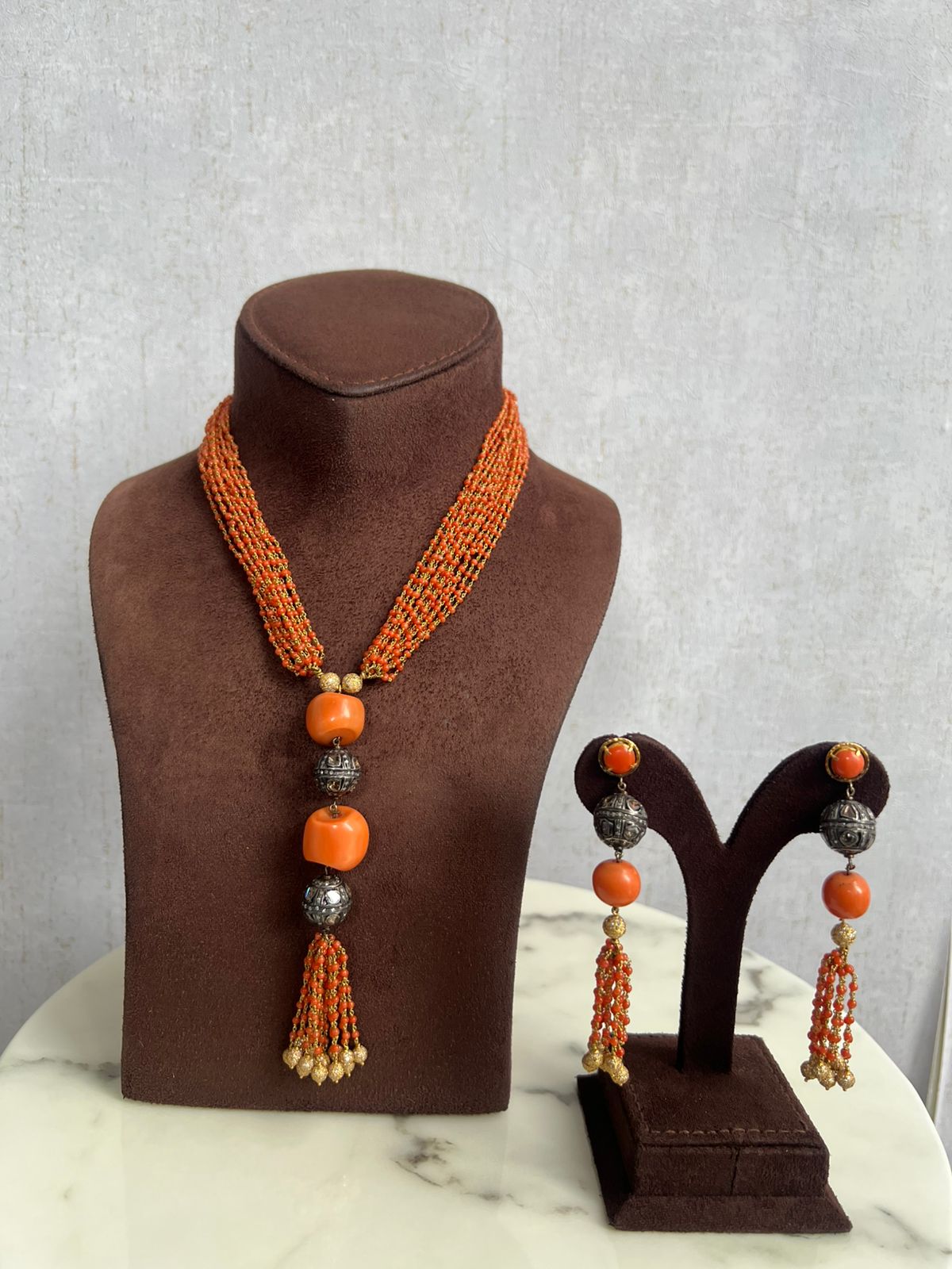 Exclusive Victorian coral beads necklace set